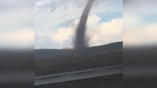 the-tornado-occurred-in-kars-was-recorded-on-camera-DITXVEz6.jpg