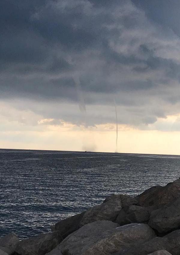 two-tornadoes-occurred-in-the-sea-in-antalya-OQnC3iQG.jpg