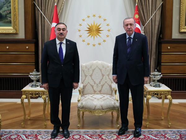 cumhurbaskani-erdogan-azerbaycan-ve-avustralya-buyukelcilerini-kabul-etti-UBklEiiF.jpg