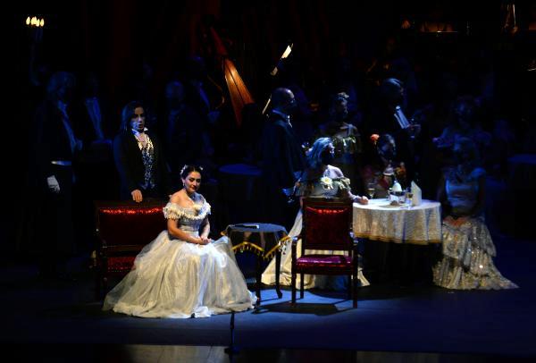 la-traviata-promiyerle-sahnelendi-BEn2BfLn.jpg