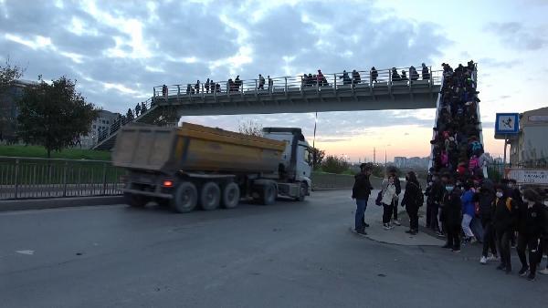 sultangazide-okul-yolundan-gecen-hafriyat-kamyonlari-tedirgin-ediyor-FJQbWes3.jpg